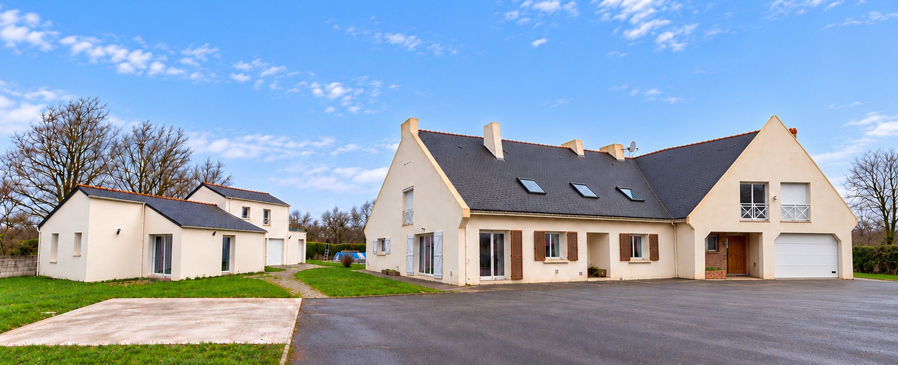 Vue d'ensemble d'Escale 44 : Les Apparts à gauche, La Maison à droite